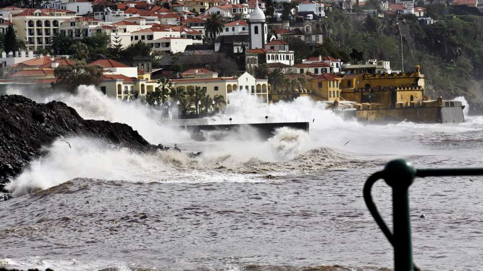 A instabilidade do edifício agravou-se devido ao mau tempo que afetou o arquipélago entre segunda e terça-feira, com a passagem da depressão Óscar