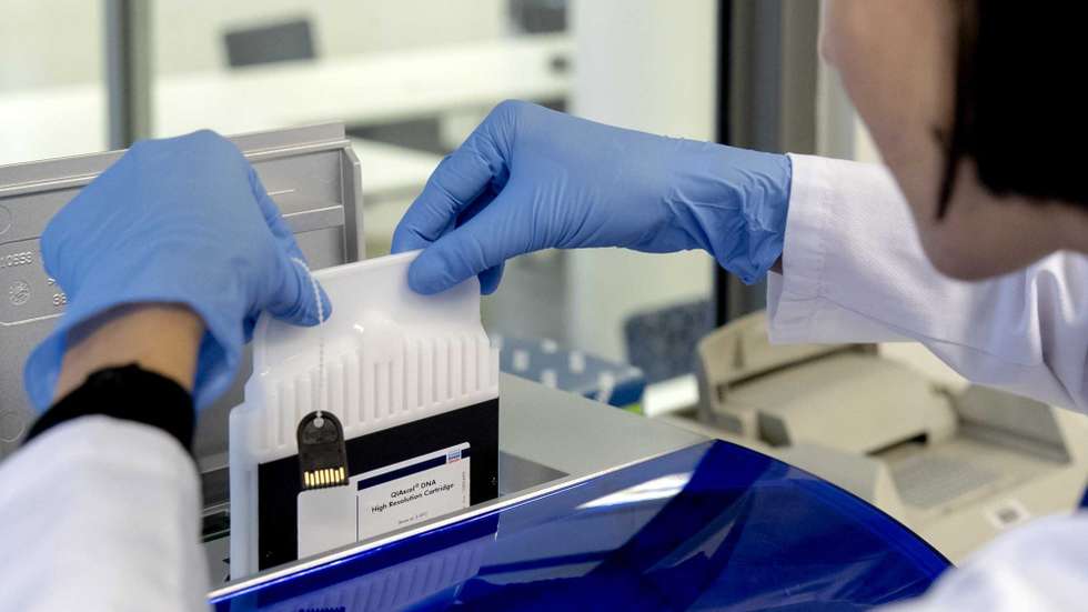 A base de dados de perfis de ADN, que permite o seu cruzamento rápido com amostras recolhidas nos locais dos crimes, entrou em funcionamento a 12 de fevereiro de 2010 e até 31 de dezembro de 2022 tinha 18.514 amostras