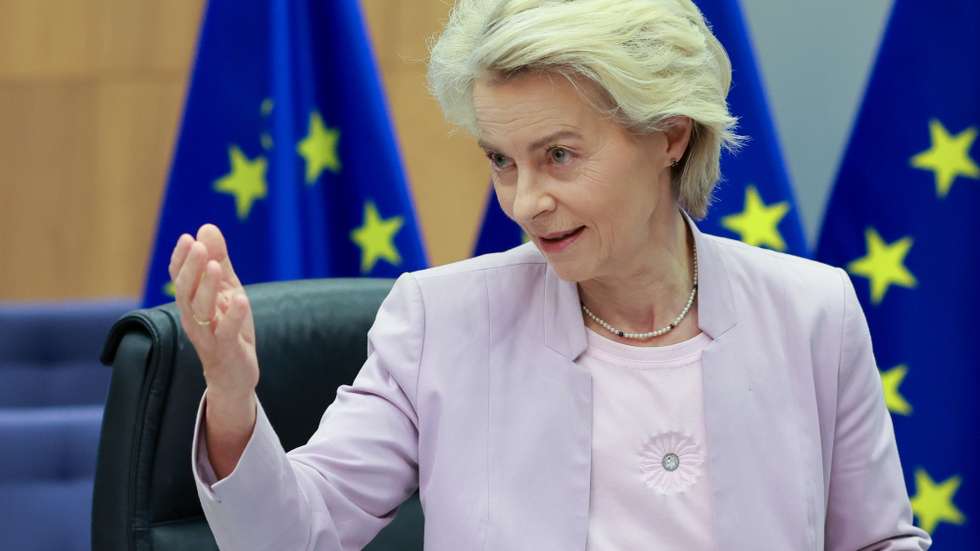 epa12384004 European Commission President Ursula von der Leyen at the start of the weekly college meeting of the European Commission in Brussels, Belgium, 17 September 2025. The European Commission on 17 September is expected to propose a package of sanctions on Israel in response to the Israeli operations in Gaza.  EPA/OLIVIER HOSLET