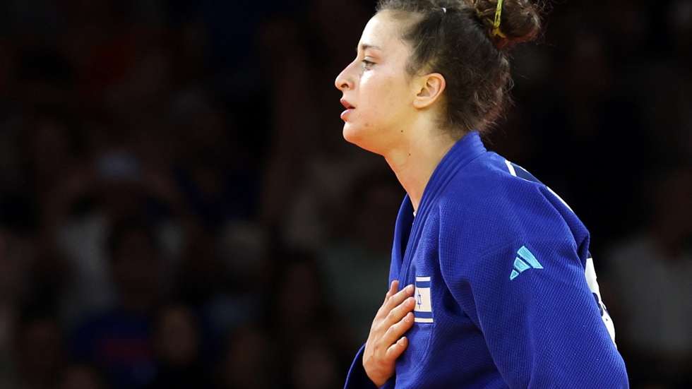 epa11515971 Inbar Lanir of Israel wins against Anna-Maria Wagner of Germany during the Women -78kg semi final bout of the Judo competitions in the Paris 2024 Olympic Games, at the Champs-de-Mars Arena in Paris, France, 01 August 2024.  EPA/CHRISTOPHE PETIT TESSON