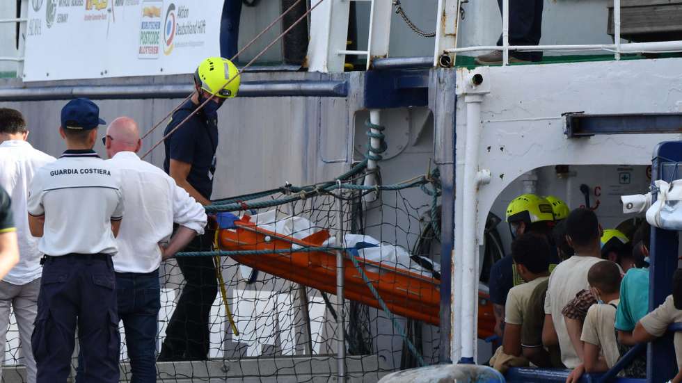 epa11447965 The body of a migrant is carried from the rescue vessel 'Humanity 1', operated by the German charity group SOS Humanity, in the port of Catania, Sicily Island, Italy, 30 June 2024. Humanity 1, carrying 186 migrants rescued off the coast of Lampedusa, entered the port of Catania, after being assigned by the Italian authorities.  EPA/ORIETTA SCARDINO
