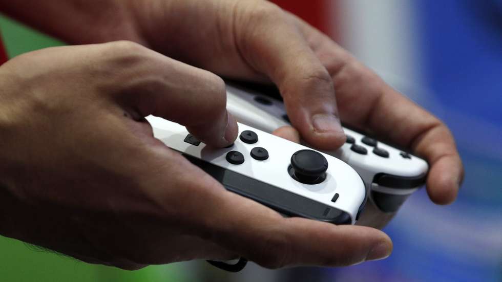 epa11666543 An exhibitor set up Nintendo Switch controllers at the Thailand Game Show 2024 in Bangkok, Thailand, 18 October 2024. The Thailand Game Show 2024 gaming event is held in Bangkok from 18 until 20 October 2024 and showcases a variety of video game titles and related merchandise to promote the gaming industry and expand the digital content market in Thailand.  EPA/RUNGROJ YONGRIT