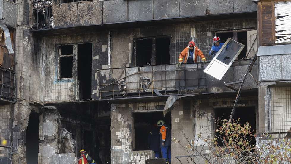 epaselect epa12483397 Ukrainian rescuers work at the site of a Russian strike in Kyiv, Ukraine, 26 October 2025, amid the Russian invasion. At least three people were killed and more than 30 others injured, including seven children, after Russian forces launched an overnight attack on Kyiv, the National Police of Ukraine reported.  EPA/SERGEY DOLZHENKO