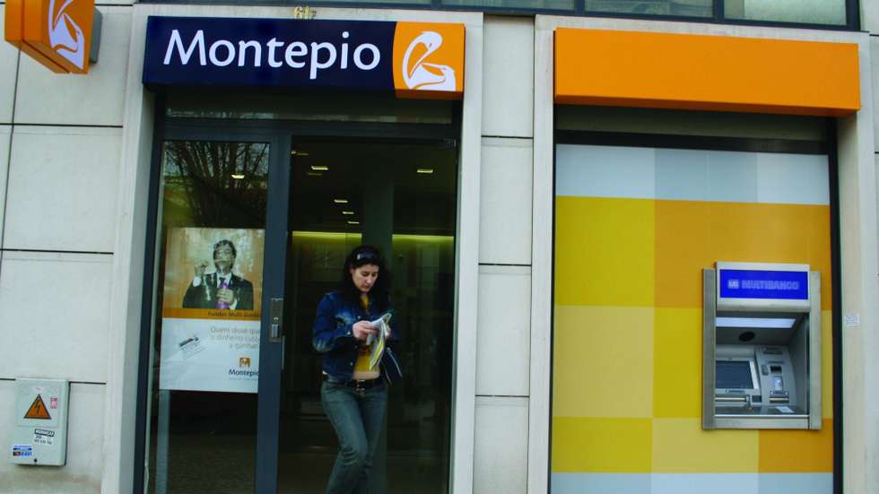A perspetiva manteve-se positiva, "face à expectativa de melhoria dos resultados recorrentes em consequência do sucesso das medidas implementadas