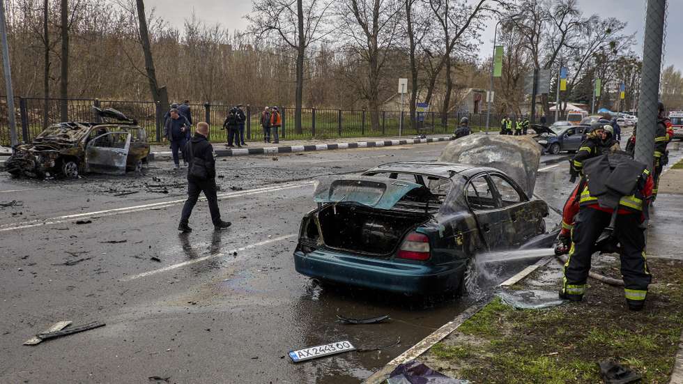 epa12867427 Ukrainian rescuers work at the site of a Russian drone strike on a residential area in Kharkiv, northeastern Ukraine, 03 April 2026, amid the Russian invasion. At least one died, and 6 others were injured in Kharkiv, as a result of the massive Russian attack on Ukraine, which involved 37 missiles and more than 540 drones, according to the State Emergency Service report.  EPA/SERGEY KOZLOV 113931