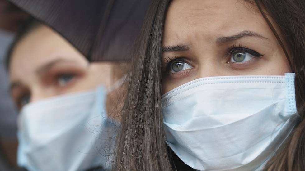epa03469182 Activists with protective masks on their faces attend a rally in downtown Kiev, Ukraine, 13 November 2012 to call for more government effort widening HIV/AIDS, tuberculosis and hepatitis in the former Soviet republic. Protesters said the administration of Ukrainian President Viktor Yanukovych and international community should do more to stop the spread of the diseases, and protested against a proposed Ukrainian government budget for 2013 which, demonstrators said, commits no funds for hepatitis treatment and only 40 percent of funding needed to help HIV/AIDS and tuberculosis sufferers in the country.  EPA/SERGEY DOLZHENKO