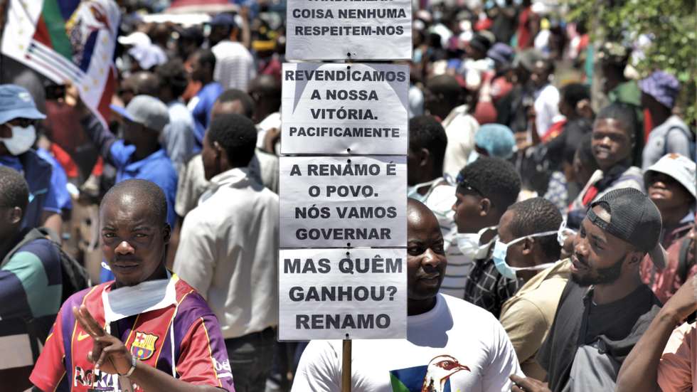 Milhares voltaram hoje a perguntar nas ruas de Maputo “mas quem ganhou” as eleições autárquicas, com o candidato da Renamo a pedir aos juízes que decidam “apenas com base na lei” o recurso que levou ao Conselho Constitucional, Maputo, Moçambique, 02 de novembro de 2023. A Resistência Nacional Moçambicana (Renamo) realizou uma nova marcha de reivindicação dos resultados das eleições autárquicas. (ACOMPANHA TEXTO DE 2 DE NOVEMBRO DE 2023). LUÍSA NHANTUMBO/LUSA