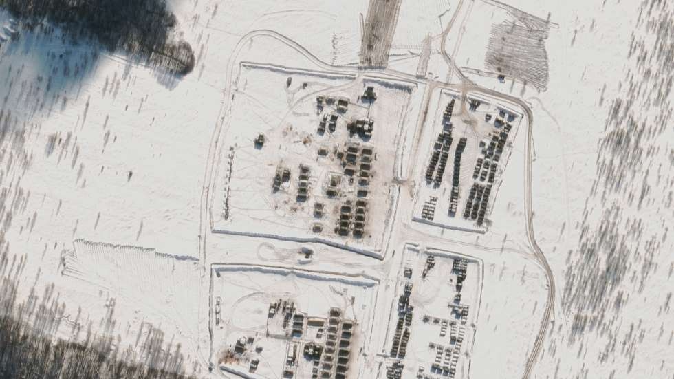 epa09749827 A handout satellite image made available by Maxar Technologies shows deployments at a training area near Kursk, Russia, 09 February 2022 (issued 12 February 2022). A large deployment of troops and military forces have recently arrived at the Kursk training area, according to Maxar.  EPA/MAXAR TECHNOLOGIES HANDOUT -- MANDATORY CREDIT: SATELLITE IMAGE 2022 MAXAR TECHNOLOGIES -- THE WATERMARK MAY NOT BE REMOVED/CROPPED -- HANDOUT EDITORIAL USE ONLY/NO SALES