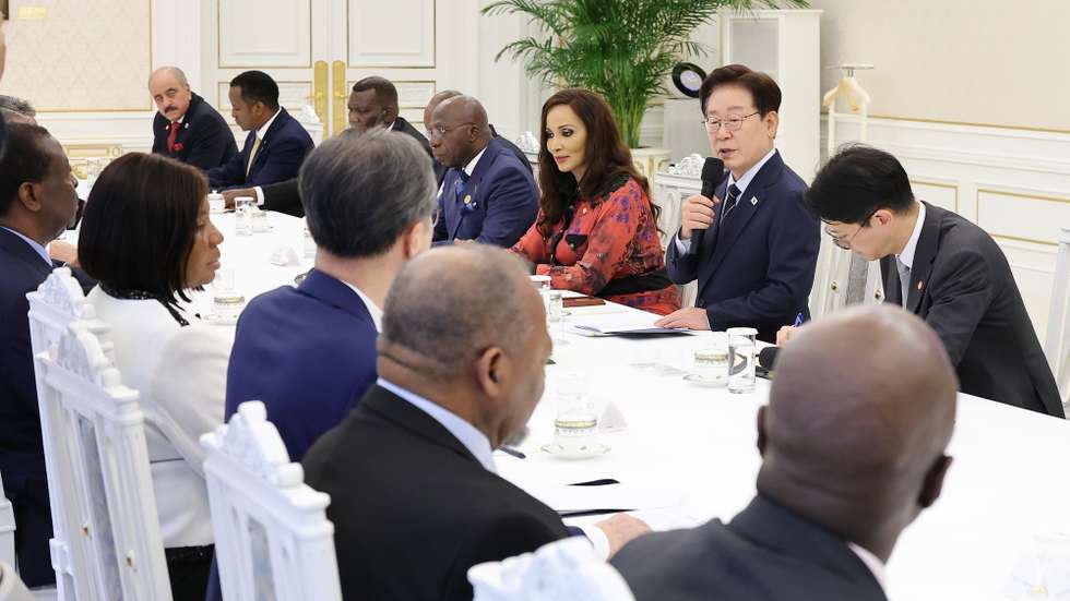 epa13010180 South Korean President Lee Jae Myung (2-R, rear) meets with a group of foreign ministers from Africa at the presidential office Cheong Wa Dae in Seoul, South Korea, 02 June 2026, as they visited South Korea to take part in the Korea-Africa Foreign Ministers' Meeting.  EPA/YONHAP SOUTH KOREA OUT