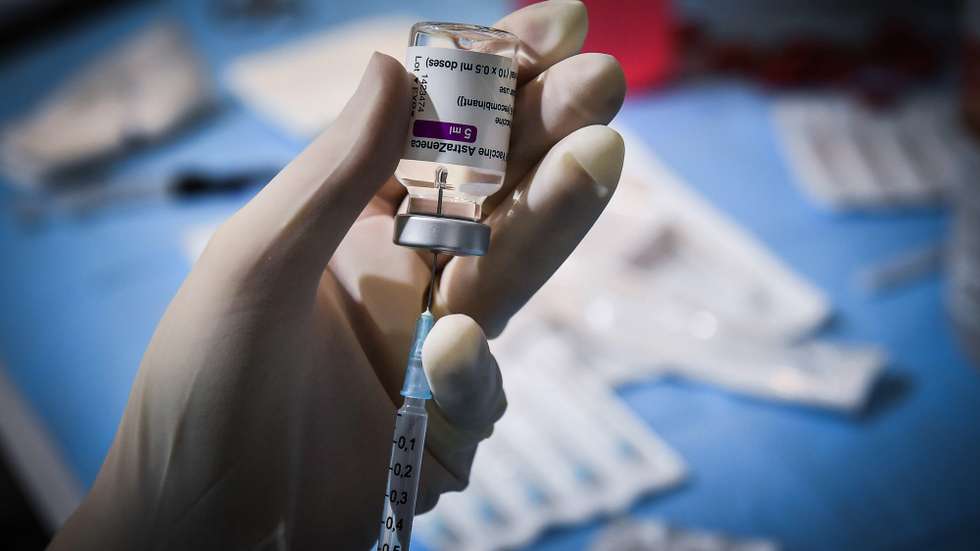 epa09061252 Health personnel prepares a dose of the Astrazeneca vaccine against COVID-19, in Milan, Italy, 08 March 2021. Italian Health Minister Roberto Speranza has pledged that everyone in Italy who wants to be vaccinated against COVID-19 will be able to do so by the end of the summer.  EPA/Andrea Fasani