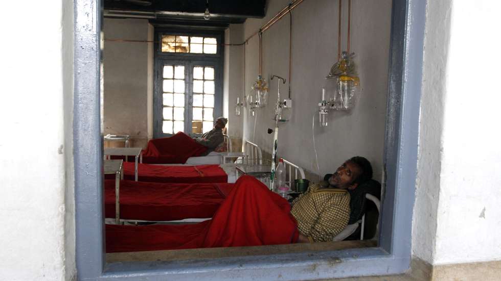 epa03157042 Patients receive treatment at a ward in Chest Diseases hospital in Srinagar, the summer capital of Indian Kashmir, 24 March 2012. Strains of tuberculosis (TB) that are becomingly increasingly resistant to antibiotic treatment are putting thousands of lives at risk in Africa, Asia and even in Europe, according to Medecins sans Frontieres (MSF). The group said that multi-drug resistant forms of the disease are a growing threat to patients in developing countries in Africa, where crippled healthcare systems mean that the daily treatment required to treat resistant strains can be hard to come by. In 2010, 1.4 million people died as a result of TB; 95 per cent of those deaths were in developing countries such as Nigeria, Central African Republic and Swaziland.  EPA/FAROOQ KHAN