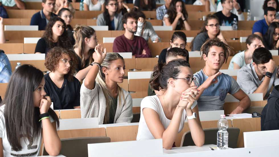 epa07814381 University candidates take the entrance tests for the medical school of the University of Turin Campus Luigi Einaudi, in Turin, northern Italy, 03 September 2019. This year some 84,716 candidates have enrolled in Turin for the admission tests for the degree programme in Medicine and Dentistry, Architecture and Veterinary.  EPA/ALESSANDRO DI MARCO