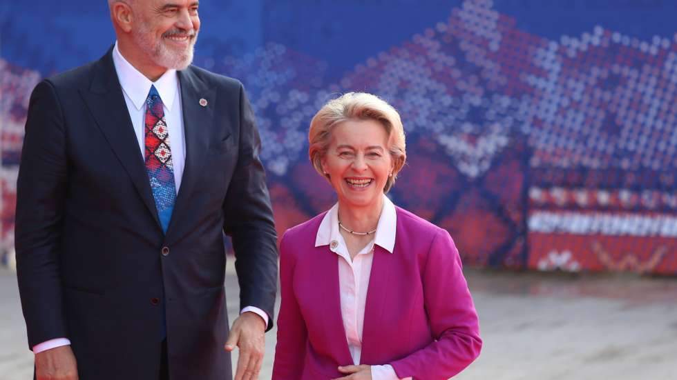 epa10351369 Albania's Prime Minister Edi Rama (L) welcomes EU Commission President Ursula von der Leyen (R) ahead of the EU-Western Balkans summit in Tirana, Albania, 06 December 2022. Leaders of the European Union (EU) and their counterparts from Albania, Bosnia and Herzegovina, Kosovo, Montenegro, North Macedonia and Serbia converged in Tirana for a one day summit presenting the EU's willingness for tangible steps for the Western Balkans countries to join the bloc rather than just promises.  EPA/MALTON DIBRA