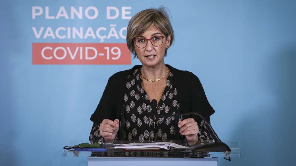 A ministra da Saúde, Marta Temido, discursa após a reunião com o Primeiro Ministro, Antonio Costa, sobre o plano de vacinação COVID-19, no Palácio da Ajuda, em Lisboa, 17 de dezembro de 2020. RODRIGO ANTUNES/LUSA