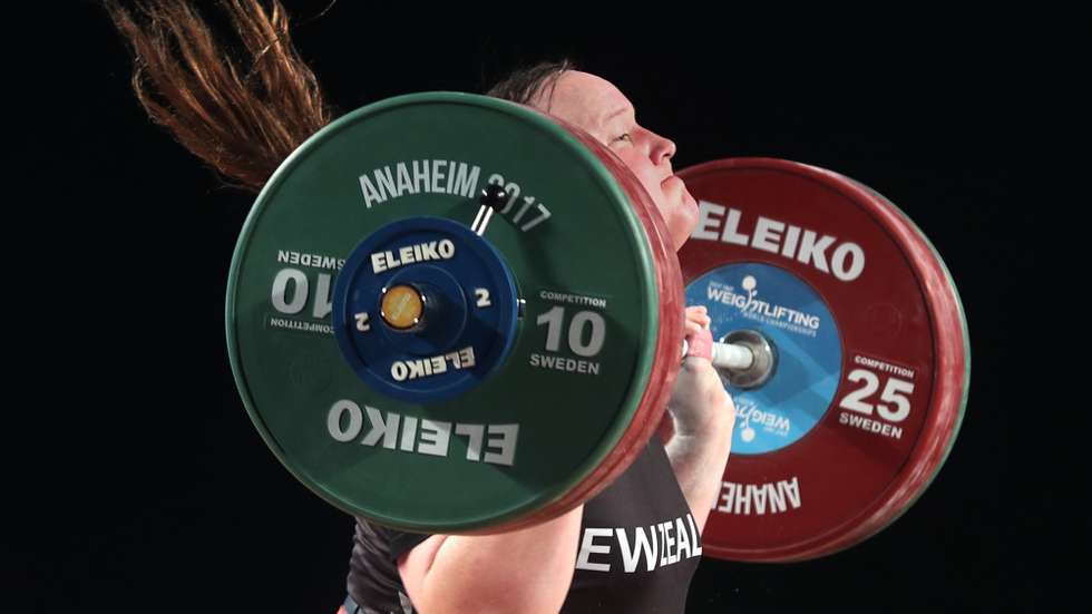 epa06370292 Transgender athlete Laurel Hubbard from New Zealand in action during the women's 90+ kg weight class competition at the Weightlifting World Championships in Anaheim, California, USA, 05 December 2017. Hubbard placed second in the Snatch event and second in the total for the 90+ kg weight class.  EPA/MIKE NELSON
