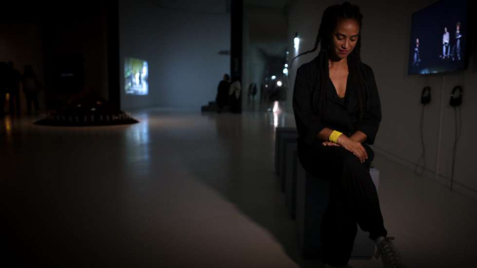 A artista Grada Kilomba durante a apresentação e inauguração das exposições do seu projeto individual "Secrets to Tell" e "The Most Beautiful Language"