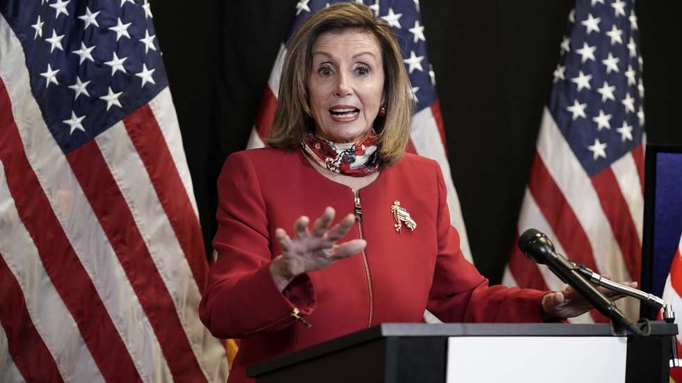 epa08797482 Speaker of the House Nancy Pelosi, D-Calif., talks to reporters about Election Day results in races for the House of Representatives, at Democratic National Committee headquarters in Washington, DC, USA, 03 November 2020.  EPA/J. Scott Applewhite / POOL