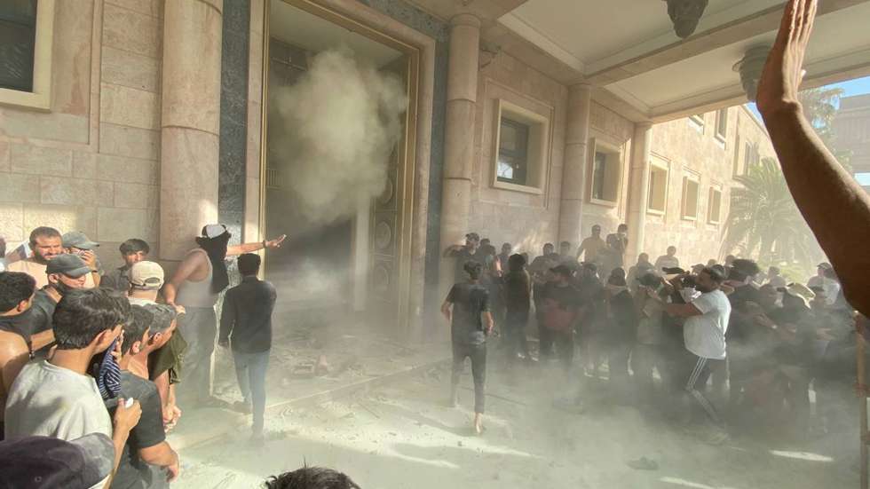 epa10145440 Supporters of Iraqi Shiite cleric Muqtada al-Sadr, head of the Sadrist movement, storm the Republican Palace that houses the office of the prime minister, in Baghdad, Iraq, 29 August 2022. The leader of the Sadrist movement Muqtada al-Sadr announced on 29 August his final retirement and the closure of institutions, prompting supporters, who had been on a sit-in at the Iraqi parliament since July, to storm the Republican Palace, that houses the office of the prime minister, while a curfew was announced in Baghdad from 3:30pm (12:30 GMT).  EPA/AHMED JALIL