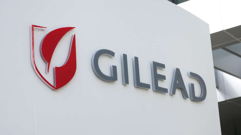 epa08766523 (FILE) - Exterior view of Gilead Sciences, Inc., Headquarter campus in Foster City, California, USA, 17 April 2020 (Reissued 22 October 2020). According to a statement on 22 October 2020, the US Food and Drug Administration (FDA) approved Gilead's remdesivir antiviral drug as treatment for COVID-19 in adult and pediatric patients 12 years of age and older and weighing at least 40 kilograms. Remdesivir is the first drug to be approved by the FDA as treatment for the coronavirus.  EPA/JOHN G. MABANGLO *** Local Caption *** 56055302