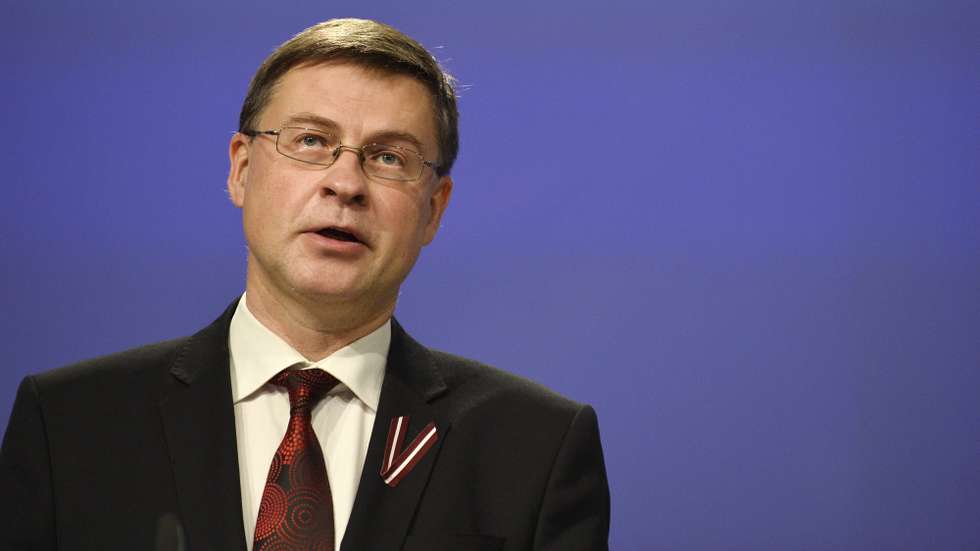 epa08827004 European Commission vice-president Valdis Dombrovskis attends a media conference to present the Commission opinions on the draft budgetary plans, euro area recommendation, alert mechanism report and joint employment report, in Brussels, Belgium, 18 November 2020.  EPA/JOHANNA GERON / POOL
