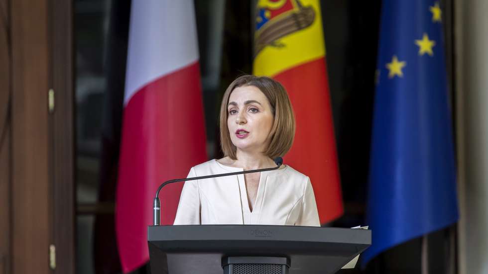 epa10014797 President of Moldova Maia Sandu speaks during a press conference with French President Emmanuel Macron (not seen) at the State Residence in Chisinau, Moldova, 15 June 2022. Macron visits the Republic of Moldova on 15 June after meeting with troops stationed in Romania with the NATO Response Force, as part of an official visit to the region.  EPA/DUMITRU DORU