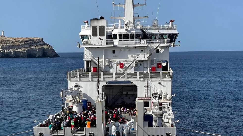 epa10747715 The Italian Coast Guard ship transports migrants from Lampedusa, Italy, 15 July 2023. Over eight hundred migrants were transferred two days ago. Another 316 migrants arrived in Lampedusa in the past 24 hours, bringing to 2,082 refugees on the island at the moment.  EPA/ELIO DESIDERIO