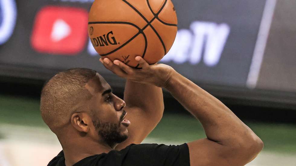 epa09343004 Phoenix Suns guard Chris Paul shoots during practice for the NBA Finals at Fiserv Forum in Milwaukee, Wisconsin, USA, 13 July 2021. The Phoenix Suns hold a two games to one lead over the Milwaukee Bucks in the best of seven game series.  EPA/TANNEN MAURY SHUTTERSTOCK OUT