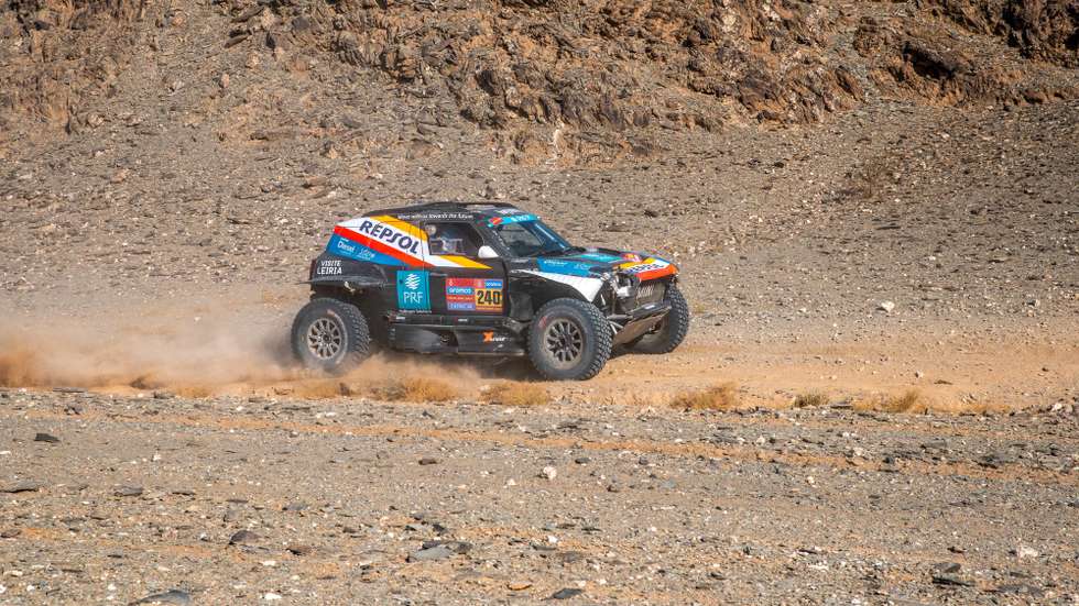 epa11822330 Joao Ferreira of Portugal and Filipe Palmeiro of Portugal compete with their Mini JCW Rally 3.0d for X-raid Mini JCW Team during the eighth stage of the 2025 Dakar Rally from Al Duwadimi to Riyadh, Saudi Arabia, 13 January 2025.  EPA/Marie Hessel
