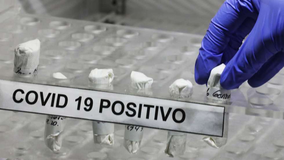 epa08597813 A nurse organizes positive samples of coronavirus from plasma donor patients, at the District Institute of Science, Biotechnology and Innovation in Health, in Bogota, Colombia, 11 August 2020. Colombian researchers working on a treatment with 'convalescent plasma' achieved encouraging results in a pilot study to treat patients with COVID-19.  EPA/Carlos Ortega