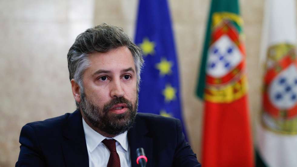 O ministro das Infraestruturas e da Habitação, Pedro Nuno Santos, intervém durante a sua audição perante a Comissão de Economia, Inovação, Obras Públicas e Habitação, na Assembleia da República, em Lisboa, 13 de outubro de 2020. ANTÓNIO COTRIM/LUSA