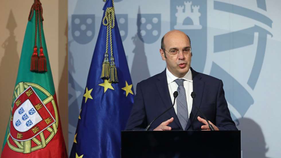 O ministro de Estado, da Economia e Transição Digital, Pedro Siza Vieira, intervém durante a assinatura dos protocolos Campanha Natal 2020 – Compre cuidando de todos, no Salão Nobre do Ministério da Economia e Transição Digital, em Lisboa, 04 de novembro de 2020. Através da ferramenta digital criada para o efeito, os comerciantes que adiram à iniciativa assumirão o compromisso de permitir que os produtos comprados nos seus estabelecimentos entre hoje e 25 de dezembro possam ser trocados até ao dia 31 de janeiro de 2021, ANTÓNIO PEDRO SANTOS/LUSA