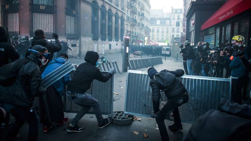 epa08849513 Protesters clash with riot police at Bastille square after a demonstration against the newly passed controversial global security law, in Paris, France, 28 November 2020. The global security legislation passed by the French Parliament aims to ban the distribution of photos in which police officers and gendarmes can be identified in a way which is harmful to their image.  EPA/CHRISTOPHE PETIT TESSON