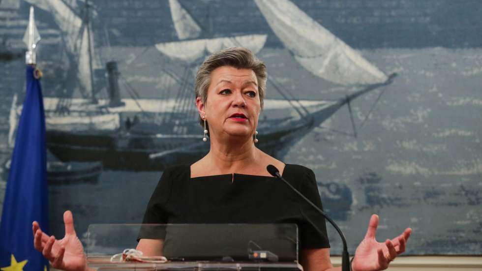 epa08860567 European Home Affairs Commissioner Ylva Johansson together with portuguese Internal Affairs minister Eduardo Cabrita (not in picture) during the press conference after their meeting at the Ministry in downtown Lisbon, Portugal, 03 December 2020.  EPA/TIAGO PETINGA