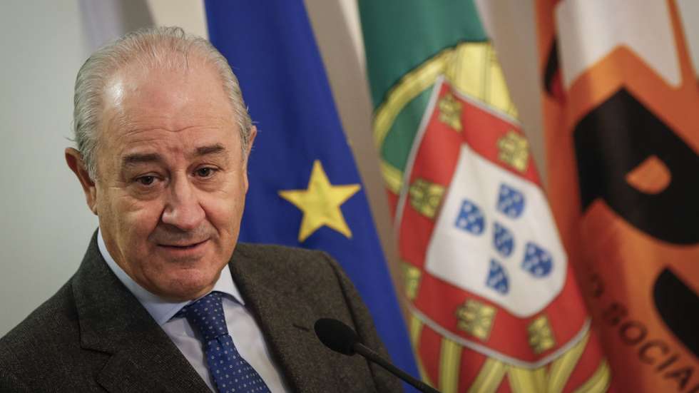 O presidente do Partido Social Democrata (PSD), Rui Rio, fala aos jornalistas no final de uma reunião com representantes da Confederação do Turismo de Portugal (CTP), na sede do partido em Lisboa, 10 de dezembro de 2020. RODRIGO ANTUNES/LUSA