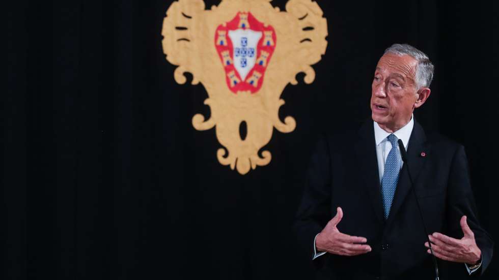 O Presidente da República, Marcelo Rebelo de Sousa, fala durante a cerimónia de apresentação de cumprimentos de boas festas do presidente e vice-presidentes da Assembleia da República, dos líderes dos grupos parlamentares, deputados únicos e deputadas não inscritas, e dos secretários e vice-secretários da Mesa da Assembleia ao Presidente da República, no Antigo Picadeiro Real do Museu Nacional dos Coches em Lisboa, 22 de dezembro de 2020. TIAGO PETINGA/LUSA