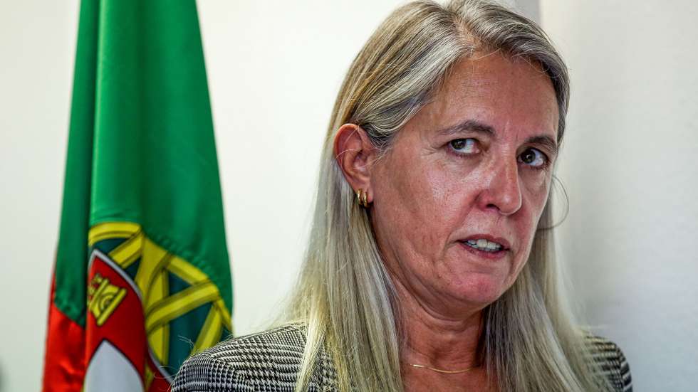 A diretora do Serviço de Estrangeiros e Fronteiras (SEF), Cristina Gatões, durante a conferência de imprensa onde apresenta o resultado de uma operação realizada em Lisboa que desmantelou uma rede internacional de falsificação de documentos que culminou na detenção de duas pessoas, em Lisboa, 29 de setembro de 2020. A operação, denominada 'Fewas' e realizada em Lisboa, contou com a colaboração da Europol e da Interpol. NUNO FOX/LUSA