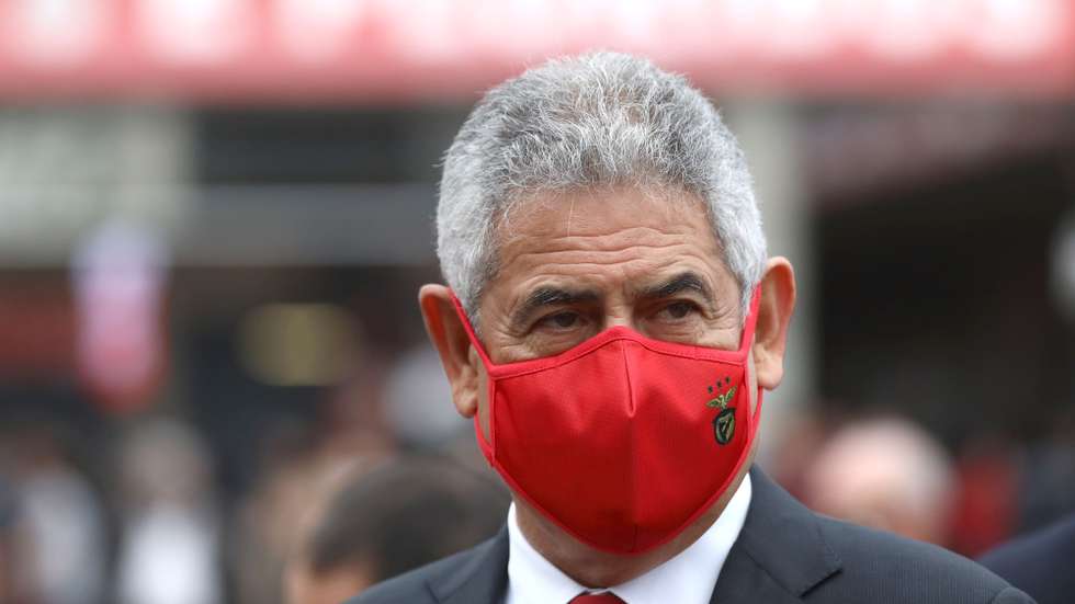 O candidato à presidência do Sport Lisboa Benfica, Luis Filipe Vieira, à chegada para exercer o seu direito de voto para as eleições do clube, no Estádio da Luz, em Lisboa, 28 de outubro de 2020. ANTÓNIO PEDRO SANTOS/LUSA