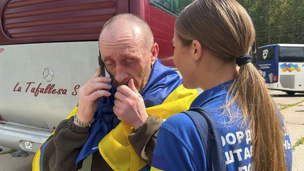epa13178894 A handout photo made available by the Coordination Headquarters for the Treatment of Prisoners of War shows Ukrainian prisoners of war (POWs) react following a prisoner swap at an undisclosed location in Ukraine, 19 August 2026, amid the Russian invasion. Ukraine and Russia exchanged 103 prisoners of war each. President Volodymyr Zelensky confirmed that the 103 returning service members included personnel from the Armed Forces, National Guard, and State Border Guard Service who defended Ukraine in Mariupol and across frontlines in the Donetsk, Luhansk, Kharkiv, Zaporizhzhia, Kherson, Dnipro, and Sumy regions.  EPA/POW TREATMENT COORDINATION HEADQUARTERS / HANDOUT  HANDOUT EDITORIAL USE ONLY/NO SALES