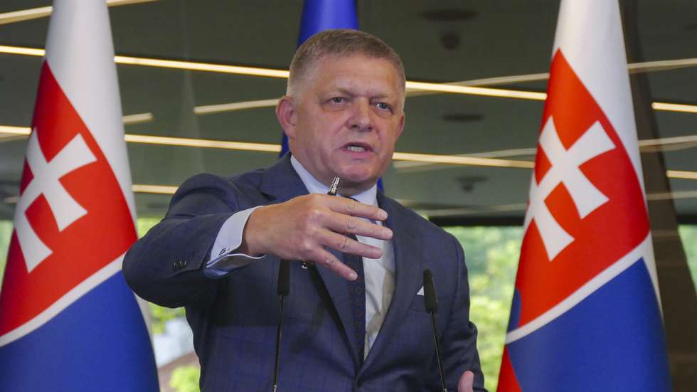 epa12355224 Slovakia's Prime Minister Robert Fico addresses a joint press conference with Ukrainian President Volodymyr Zelensky (not pictured) following their meeting in the Transcarpathian city of Uzhhorod, Western Ukraine, 05 September 2025, amid the ongoing Russian invasion.  EPA/STRINGER
