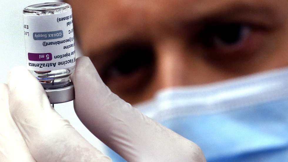 epa09149613 A medical worker prepares a dose of vaccine Vaxzevria (previously COVID-19 Vaccine AstraZeneca) during the beginning of the mass vaccination in the center at the 'Juan Antonio Samaranch' Olympic Hall in Sarajevo, Bosnia and Herzegovina, 21 April 2021. Sarajevo Kanton received more than 10,000 doses of vaccines for the vaccination of people in Sarajevo.  EPA/FEHIM DEMIR