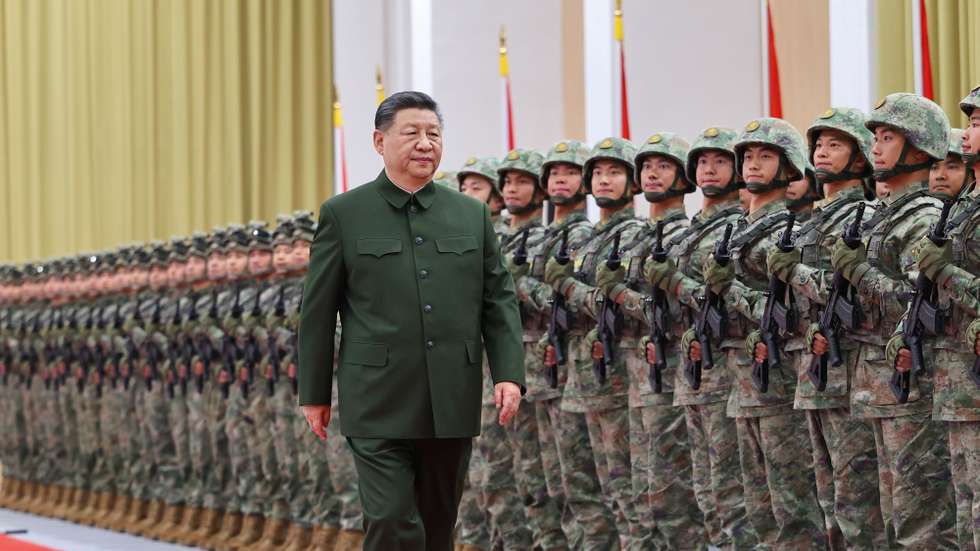 epa11786926 Chinese President Xi Jinping, general secretary of the Communist Party of China Central Committee and chairman of the Central Military Commission, reviews troops of the Chinese People's Liberation Army (PLA) garrison stationed in the Macao Special Administrative Region in Macau, China, 20 December 2024.  EPA/XINHUA / LI GANG CHINA OUT / UK AND IRELAND OUT  /       MANDATORY CREDIT EDITORIAL USE ONLY