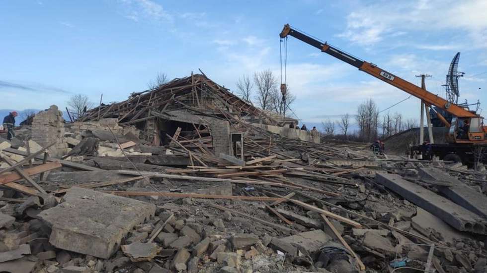 Uma imagem disponibilizada pela embaixada de Itália na Ucrânia depois de bombardeamentos russos no país