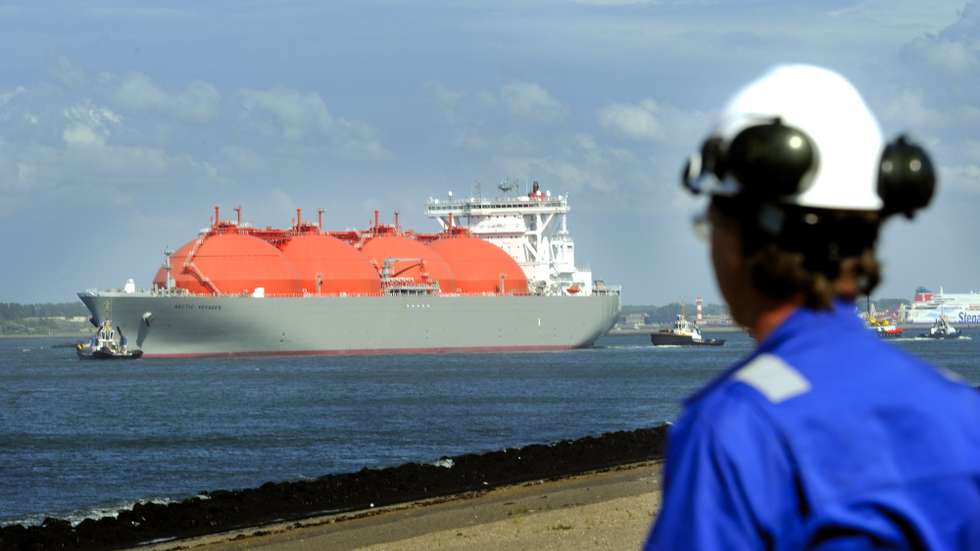 epa09848331 (FILE) - Bahamas-registered LNG tanker ship 'Arctic Voyager' arrives in the port of Rotterdam, the Netherlands, 06 July 2011 (reissued 26 March 2022). The US committed to deliver additional liquified natural gas (LNG) volumes for the EU market of at least 15 billion cubic metres in 2022, according to a joint US-EU statement published on 26 March 2022. The move is aimed at making the EU less dependent on Russian fossil energy.  EPA/Lex van Lieshout *** Local Caption *** 02811868
