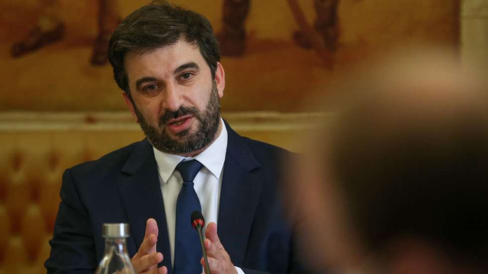 O ministro da Educação, Tiago Brandão Rodrigues, durante a sua audição na Comissão de Educação, Ciência, Juventude e Desporto, na Assembleia da República, em Lisboa, 14 de julho de 2021. MANUEL DE ALMEIDA/LUSA
