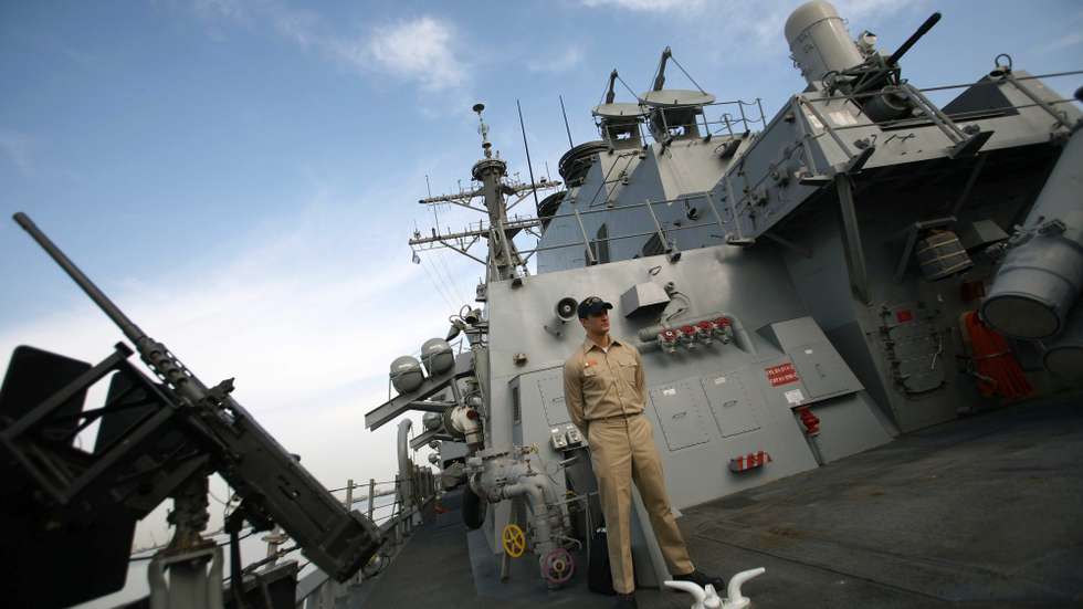 epa01914080 American Navy soldiers seen on the top of the USS HIGGINS (DDG 76)  destroyer which is docked in Haifa port North of Israeli as part of the Juniper Cobra 10 joint exercise with the Israeli Navy, 29 October 2009.  EPA/ATEF SAFADI / POOL