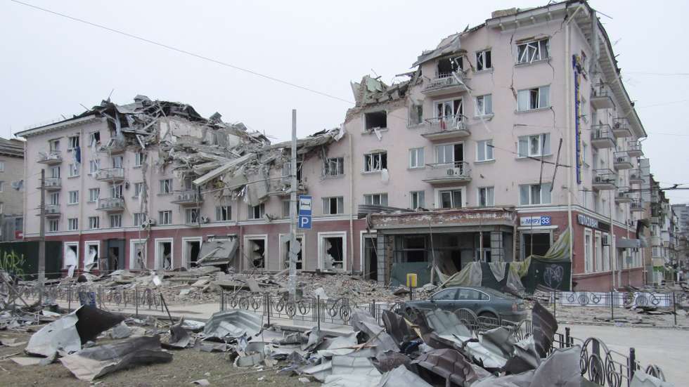 epa09819207 General view of the historical building of Ukraine Hotel after recent shelling in Chernihiv, Ukraine, 12 March 2022. Civillian infrastructure of the city is being targeted with airstrikes. Russian troops entered Ukraine on 24 February prompting the country's president to declare martial law and triggering a series of announcements by Western countries to impose severe economic sanctions on Russia.  EPA/SERGIY STARODAVNIY