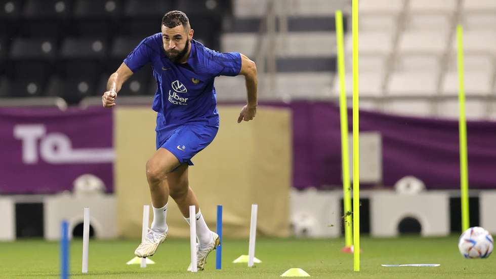 epa10310723 France's Karim Benzema attends his team's training session in Doha, Qatar, 17 November 2022. The FIFA World Cup 2022 will take place from 20 November to 18 December 2022 in Qatar.  EPA/FRIEDEMANN VOGEL