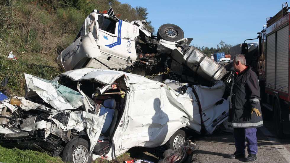 A taxa de mortes nas estradas em Portugal é de 54 por milhão de habitantes, a oitava maior da UE