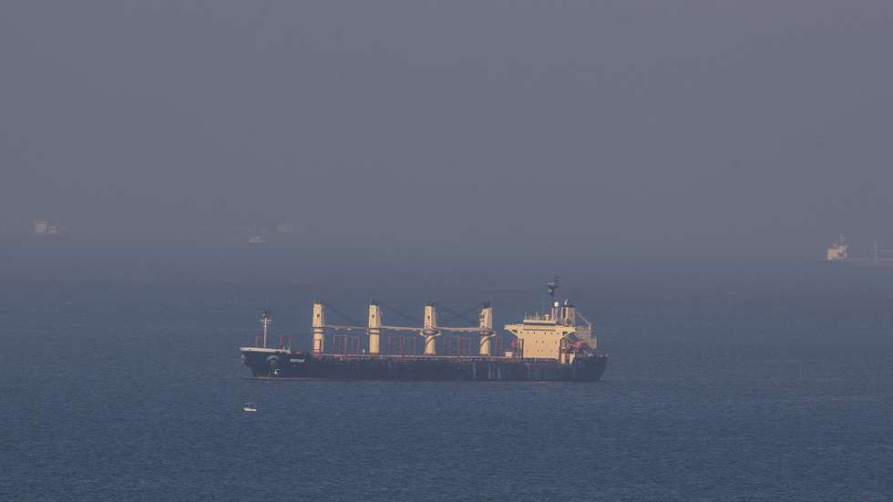 epa10281377 Cargo ship Rubymar, carrying Ukranian grain, at anchor in the Black Sea waiting for passing Bosphorus in Istanbul, Turkey, 02 November 2022. On 02 November Russian Defence Ministry in a statement announced Russia will resume its participation in the grain exports deal, after suspending its participation on 29 October.  EPA/TOLGA BOZOGLU