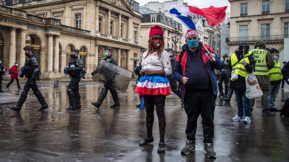 epa08893659 A female protester dressed in costume of the French national symbol &#039;Marianne&#039; poses during a &#039;Gilets Jaunes&#039; (Yellow Vests) gathering in central Paris against the ban on demonstrations caused by the coronavirus crisis, in Paris, France, 19 December 2020. Due to the still high number of Covid-19 cases, a curfew is imposed between 8 pm and 6 am in France.  EPA/CHRISTOPHE PETIT TESSON